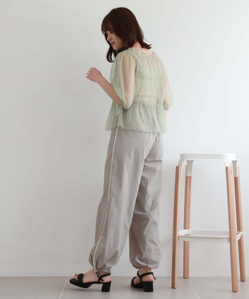 archives(アルシーヴ)の「2wayリボンラメチュールTOPS(シャツ/ブラウス・レディース・グリーン/アイボリー/ブラック/モカ・MEDIUM)」の21枚目の写真