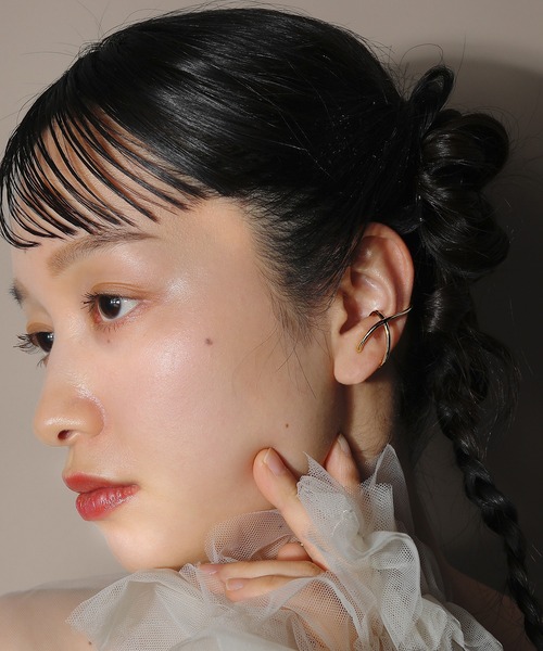 voov（ブーブ）の「スリム クロス ライン イヤーカフ（イヤーカフ・レディース・シルバー/ゴールド・フリー）」の5枚目の写真