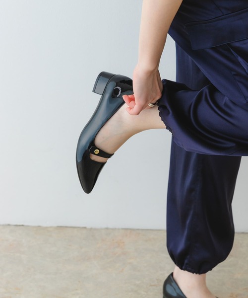 RODE SKO（ロデスコ）の「ポインテッドストラップパンプス（パンプス・レディース・ブラック/ライトブルー/アイボリー・36/38/37）」の21枚目の写真