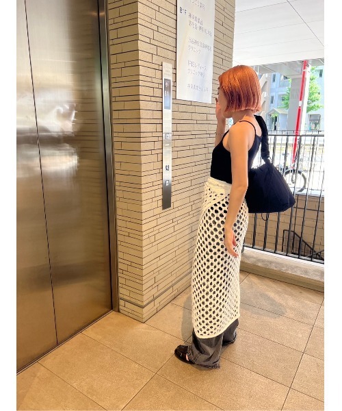 BLACK BY MOUSSY(ブラックバイマウジー)の「hole knit skirt(ホールニットスカート)(スカート・レディース・ホワイト/ブラック・FREE)」の19枚目の写真