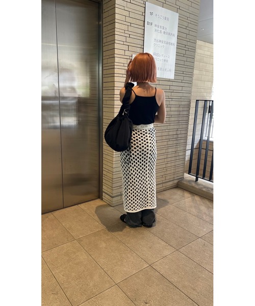 BLACK BY MOUSSY(ブラックバイマウジー)の「hole knit skirt(ホールニットスカート)(スカート・レディース・ホワイト/ブラック・FREE)」の20枚目の写真