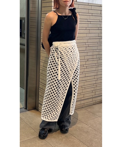 BLACK BY MOUSSY(ブラックバイマウジー)の「hole knit skirt(ホールニットスカート)(スカート・レディース・ホワイト/ブラック・FREE)」の21枚目の写真