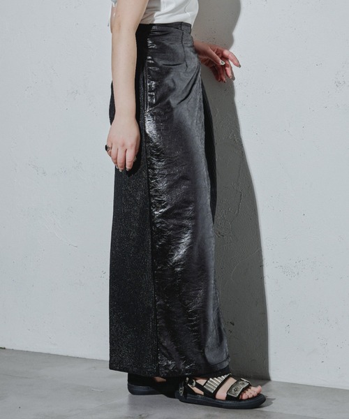 Ezick ANNONIM(エジックアノニム)の「Glossy satin グリッターコンビスカート(スカート・レディース・ブラック/シルバー・FREE)」の4枚目の写真