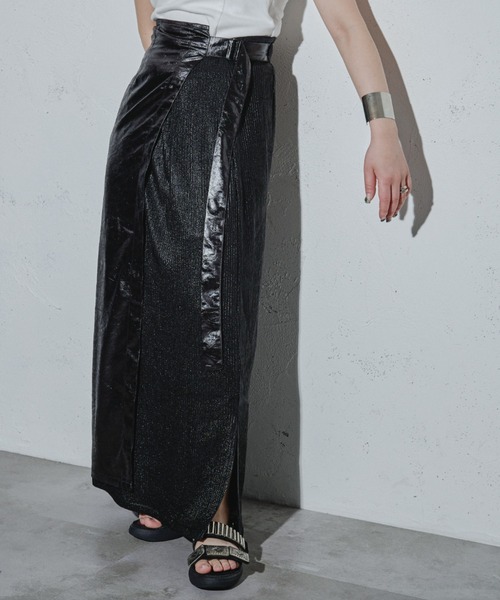 Ezick ANNONIM(エジックアノニム)の「Glossy satin グリッターコンビスカート(スカート・レディース・ブラック/シルバー・FREE)」の3枚目の写真