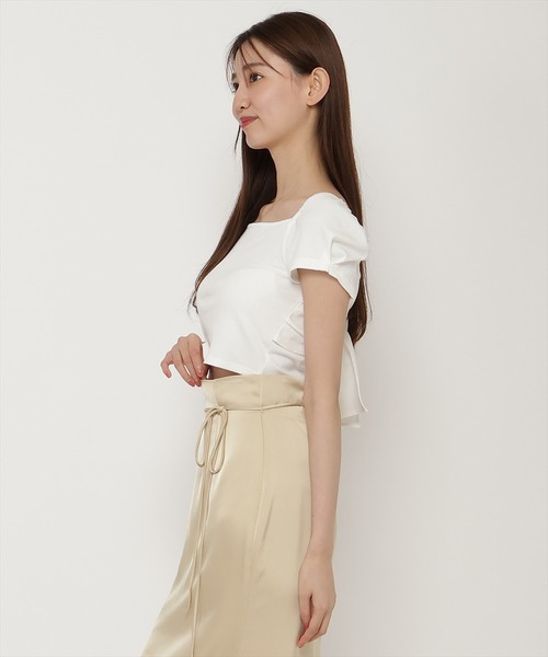 REDYAZEL(レディアゼル)の「【前後2WAY】ノットリボンカットトップス(Tシャツ/カットソー・レディース・ベージュ/ブラック/オフホワイト・FREE)」の9枚目の写真