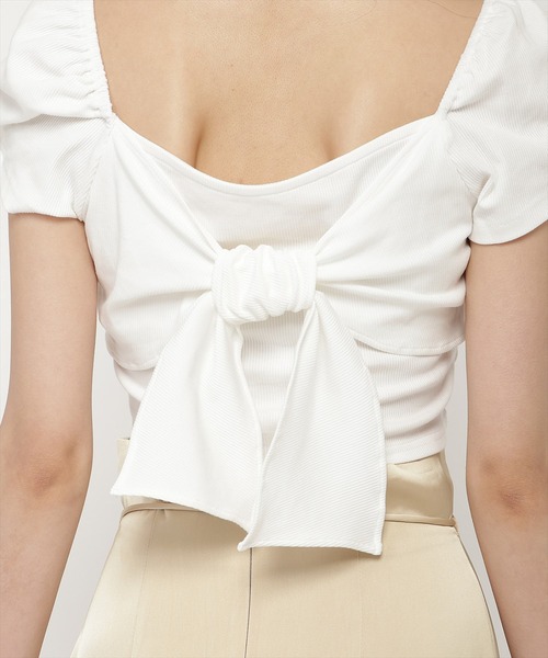 REDYAZEL(レディアゼル)の「【前後2WAY】ノットリボンカットトップス(Tシャツ/カットソー・レディース・ベージュ/ブラック/オフホワイト・FREE)」の5枚目の写真