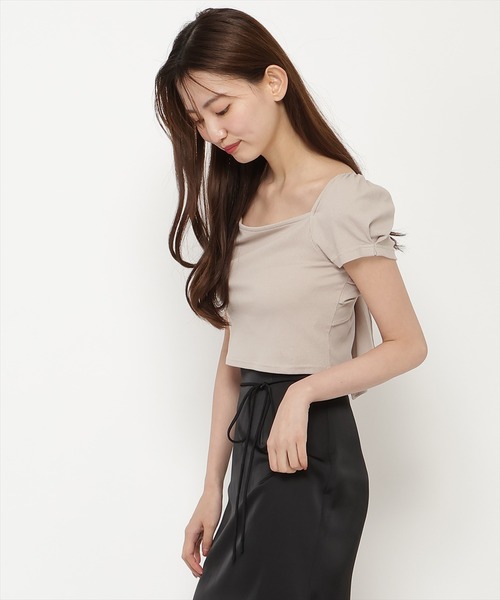 REDYAZEL(レディアゼル)の「【前後2WAY】ノットリボンカットトップス(Tシャツ/カットソー・レディース・ベージュ/ブラック/オフホワイト・FREE)」の15枚目の写真