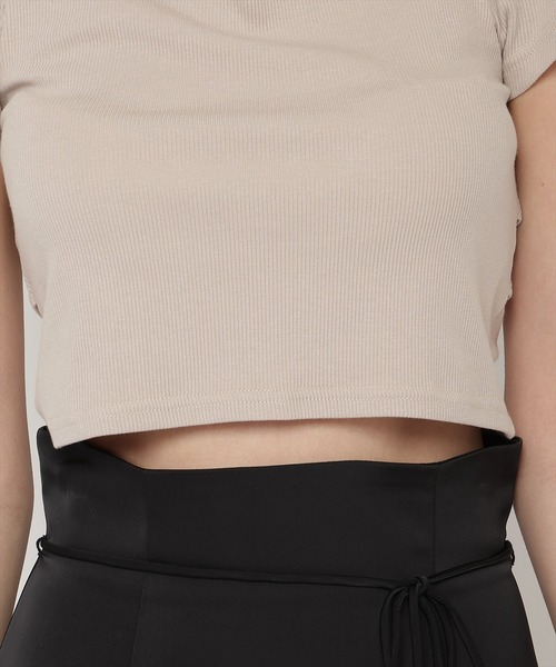 REDYAZEL(レディアゼル)の「【前後2WAY】ノットリボンカットトップス(Tシャツ/カットソー・レディース・ベージュ/ブラック/オフホワイト・FREE)」の10枚目の写真