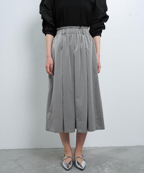 LANVIN en Bleu(ランバンオンブルー)の「ワッシャータフタプリーツフレアスカート(スカート・レディース・ネイビー/グレー・36/38)」の2枚目の写真