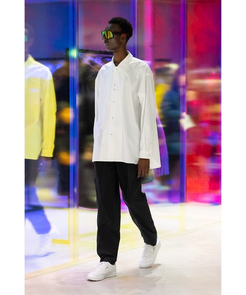 yoshiokubo(ヨシオクボ)の「yoshiokubo ヨシオクボ / DENIM REFLECTION SLACKS デニムリフレクションスラックス / YKF24414(スラックス・メンズ・ブラック・2/3)」の3枚目の写真