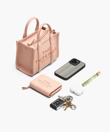 heaven by marc jacobs トートバッグ　メタリックシルバー MARC JACOBS（マークジェイコブス）の「THE METALLIC LEATHER