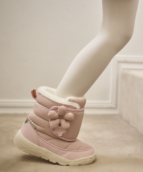 IFME（イフミー）の「KIDS｜ifme CALIN ビッグフラワーブーツ（ブーツ・キッズ・ブラック/グレー/ピンク・19.0cm/18.0cm/17.0cm/16.0cm/15.0cm）」の4枚目の写真