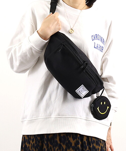 COOCO（クーコ）の「ＤＯＫＯＤＥＭＯ　ＳＭＩＬＥＹ　フェイスポーチ付ボディバッグ（ボディバッグ/ウエストポーチ・レディース・ブラック/ベージュ/カーキ・FREE）」の2枚目の写真