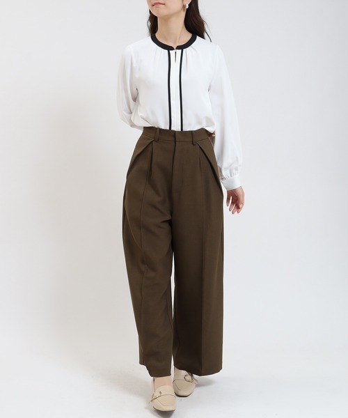 TRUDEA(トルディア)の「とろみ素材 配色金具使いブラウス(シャツ/ブラウス・レディース・ブルーグリーン/ブラウン/ホワイト/ベージュ・SMALL/MEDIUM/LARGE)」の9枚目の写真