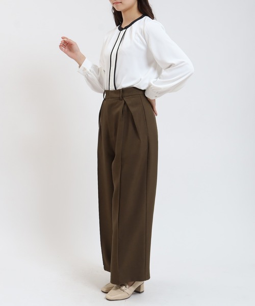 TRUDEA(トルディア)の「とろみ素材 配色金具使いブラウス(シャツ/ブラウス・レディース・ブルーグリーン/ブラウン/ホワイト/ベージュ・SMALL/MEDIUM/LARGE)」の8枚目の写真