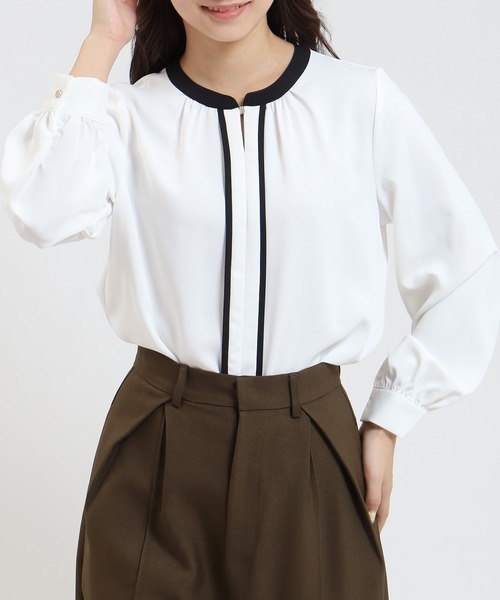 TRUDEA(トルディア)の「とろみ素材 配色金具使いブラウス(シャツ/ブラウス・レディース・ブルーグリーン/ブラウン/ホワイト/ベージュ・SMALL/MEDIUM/LARGE)」の5枚目の写真