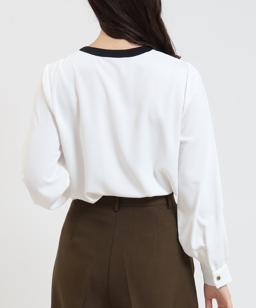 TRUDEA(トルディア)の「とろみ素材 配色金具使いブラウス(シャツ/ブラウス・レディース・ブルーグリーン/ブラウン/ホワイト/ベージュ・SMALL/MEDIUM/LARGE)」の7枚目の写真