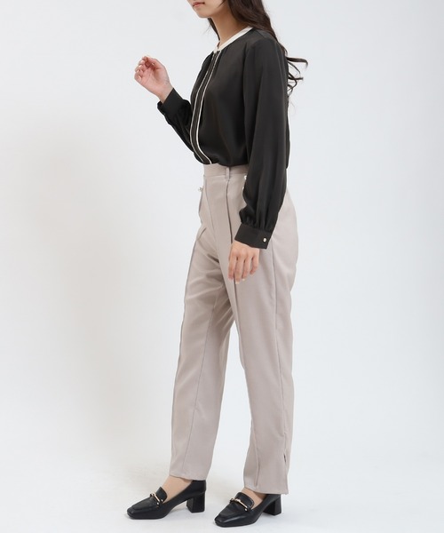 TRUDEA(トルディア)の「とろみ素材 配色金具使いブラウス(シャツ/ブラウス・レディース・ブルーグリーン/ブラウン/ホワイト/ベージュ・SMALL/MEDIUM/LARGE)」の15枚目の写真