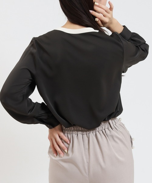 TRUDEA(トルディア)の「とろみ素材 配色金具使いブラウス(シャツ/ブラウス・レディース・ブルーグリーン/ブラウン/ホワイト/ベージュ・SMALL/MEDIUM/LARGE)」の12枚目の写真