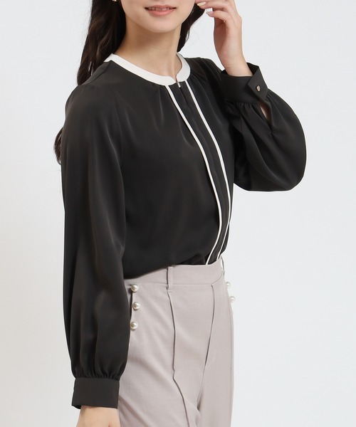 TRUDEA(トルディア)の「とろみ素材 配色金具使いブラウス(シャツ/ブラウス・レディース・ブルーグリーン/ブラウン/ホワイト/ベージュ・SMALL/MEDIUM/LARGE)」の13枚目の写真