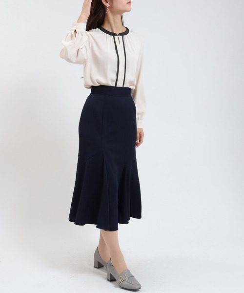 TRUDEA(トルディア)の「とろみ素材 配色金具使いブラウス(シャツ/ブラウス・レディース・ブルーグリーン/ブラウン/ホワイト/ベージュ・SMALL/MEDIUM/LARGE)」の21枚目の写真