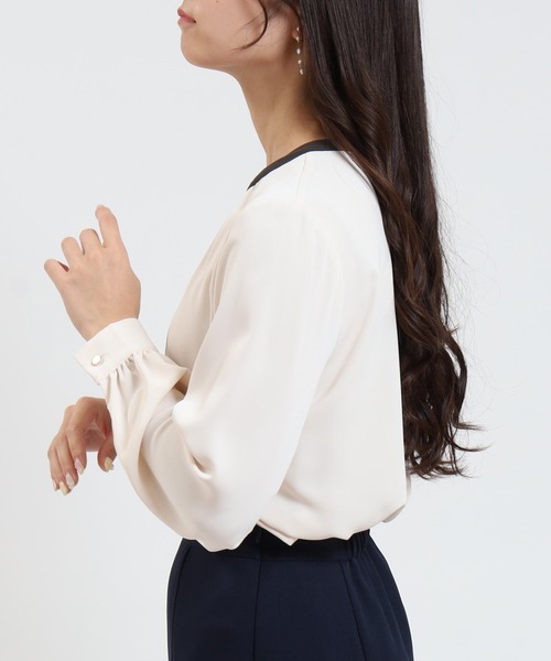 TRUDEA(トルディア)の「とろみ素材 配色金具使いブラウス(シャツ/ブラウス・レディース・ブルーグリーン/ブラウン/ホワイト/ベージュ・SMALL/MEDIUM/LARGE)」の17枚目の写真