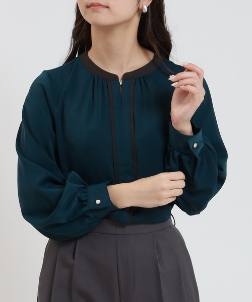 TRUDEA(トルディア)の「とろみ素材 配色金具使いブラウス(シャツ/ブラウス・レディース・ブルーグリーン/ブラウン/ホワイト/ベージュ・SMALL/MEDIUM/LARGE)」の22枚目の写真
