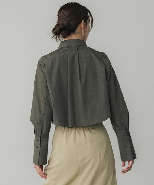 PUBLIC TOKYO（パブリックトウキョウ）の「オーバーヨーククロップドシャツ（シャツ/ブラウス・レディース・ホワイト/ダークグレー/ベージュ・FREE）」の17枚目の写真