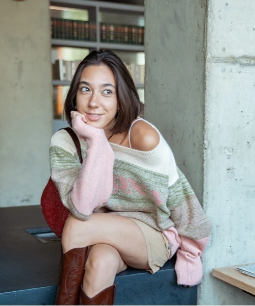 ROXY（ロキシー）の「WISH UPON THE STAR/ロキシーグラデーションワンポイントロゴニット（ニット/セーター・レディース・ブラック/ピンク/オレンジ・SMALL/LARGE/MEDIUM）」の2枚目の写真