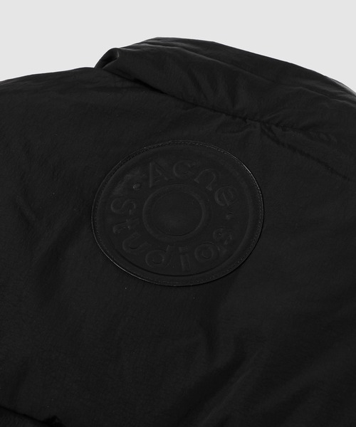 Acne Studios(アクネストゥディオズ)の「Outerwear(ダウンジャケット/コート・メンズ・ブラック・46/48)」の3枚目の写真