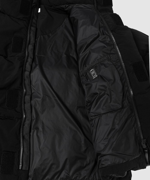 Acne Studios(アクネストゥディオズ)の「Outerwear(ダウンジャケット/コート・メンズ・ブラック・46/48)」の5枚目の写真
