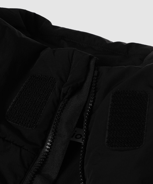 Acne Studios(アクネストゥディオズ)の「Outerwear(ダウンジャケット/コート・メンズ・ブラック・46/48)」の4枚目の写真