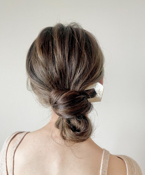 ciite'(シーテ)の「シェリーミックスマーブルかんざし(バレッタ/ヘアクリップ・レディース・ブラック/アイボリー・FREE)」の2枚目の写真