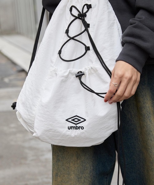 UMBRO（アンブロ）の「UMBRO/アンブロ 別注 ロゴ刺繍 ナイロン ドローコード ナップサック（バックパック/リュック・メンズ・ブラック/オフホワイト・FREE）」の20枚目の写真