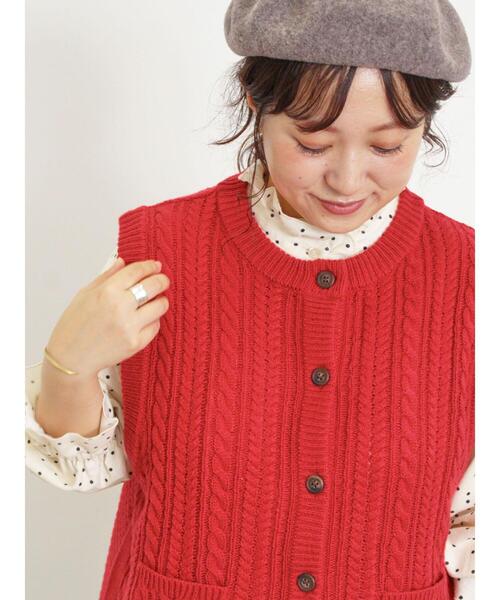 Samansa Mos2（サマンサ モスモス）の「ケーブル編みニットベスト（ベスト・レディース・レッド/ネイビー/ベージュ/グリーン/キナリ・F）」の5枚目の写真