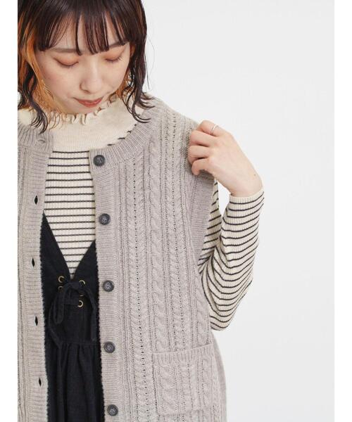 Samansa Mos2（サマンサ モスモス）の「ケーブル編みニットベスト（ベスト・レディース・レッド/ネイビー/ベージュ/グリーン/キナリ・F）」の7枚目の写真