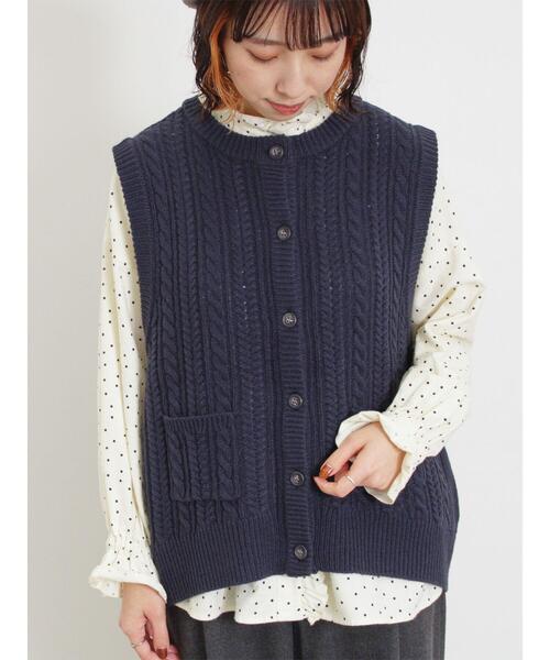 Samansa Mos2（サマンサ モスモス）の「ケーブル編みニットベスト（ベスト・レディース・レッド/ネイビー/ベージュ/グリーン/キナリ・F）」の12枚目の写真