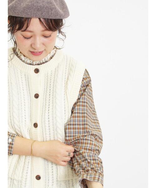 Samansa Mos2（サマンサ モスモス）の「ケーブル編みニットベスト（ベスト・レディース・レッド/ネイビー/ベージュ/グリーン/キナリ・F）」の22枚目の写真