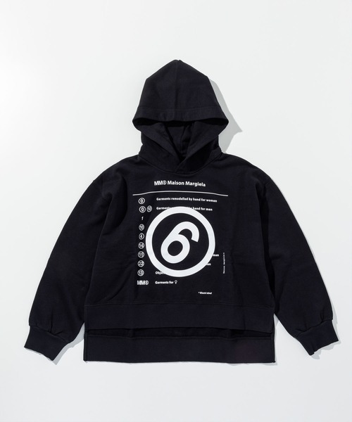MM6 Maison Margiela(エムエムシックス メゾン マルジェラ)の「MM6 Maison Margiela(エムエムシックス メゾン マルジェラ)Kids & Junior ブランドロゴフーディーパーカープルオーバー(スウェット・キッズ・ライトブルー/ブラック・12Y/14Y/16Y)」の2枚目の写真