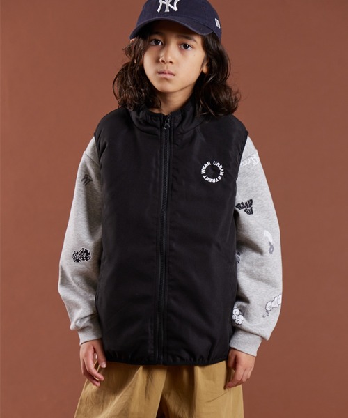 PAIRMANON STREET（ペアマノンストリート）の「【PAIRMANON STREET】モチーフ 胸刺繍 中綿 パディング シームレス ベスト（ベスト・キッズ・ベージュ/ブラック/オフホワイト・120/90/140/160/130/150/110/100）」の2枚目の写真