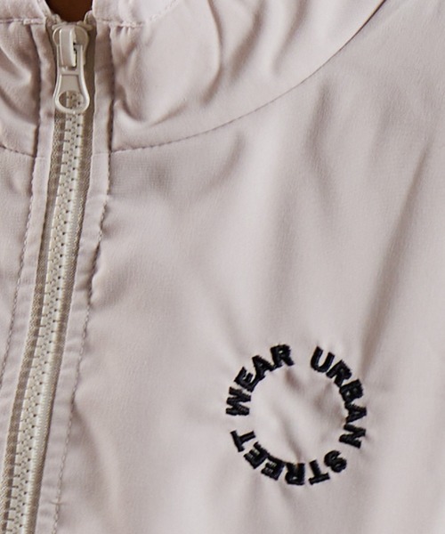 PAIRMANON STREET（ペアマノンストリート）の「【PAIRMANON STREET】モチーフ 胸刺繍 中綿 パディング シームレス ベスト（ベスト・キッズ・ベージュ/ブラック/オフホワイト・120/90/140/160/130/150/110/100）」の4枚目の写真