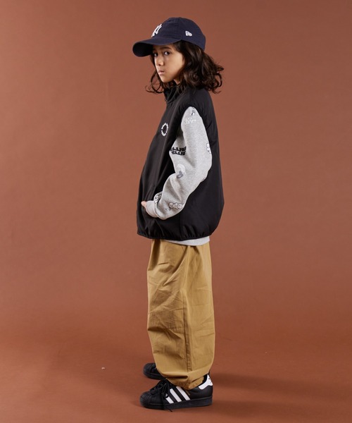 PAIRMANON STREET（ペアマノンストリート）の「【PAIRMANON STREET】モチーフ 胸刺繍 中綿 パディング シームレス ベスト（ベスト・キッズ・ベージュ/ブラック/オフホワイト・120/90/140/160/130/150/110/100）」の9枚目の写真