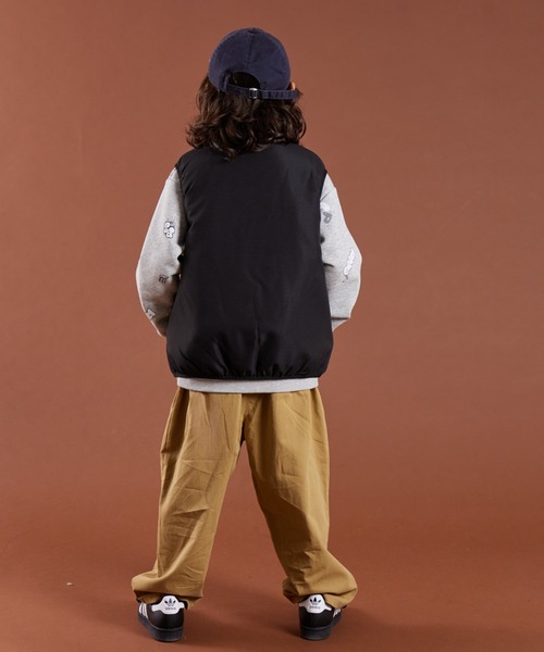 PAIRMANON STREET（ペアマノンストリート）の「【PAIRMANON STREET】モチーフ 胸刺繍 中綿 パディング シームレス ベスト（ベスト・キッズ・ベージュ/ブラック/オフホワイト・120/90/140/160/130/150/110/100）」の10枚目の写真