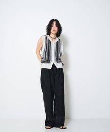 CHIGNON ノーカラーブラックラインベストとラインパンツのセットアップ CHIGNON ノーカラーブラックラインベストとラインパンツの
