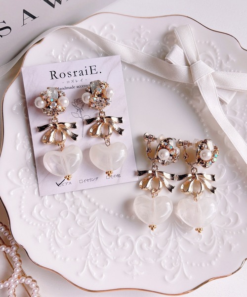 tone(トーン)の「【RosraiE】ビジューパールリボンハート イヤリング(MA)(イヤリング・レディース・ゴールド・FREE)」の2枚目の写真