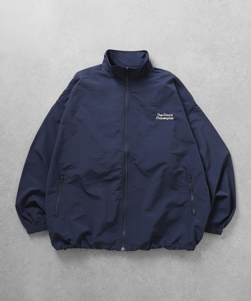 ZIP FIVE(ジップファイブ)の「【ZIP FIVE】 ワンポイント刺繍 ドローコード内蔵 ナイロン トラックジャケット 【セットアップ可能】(ナイロンジャケット・メンズ・ネイビー/チャコール/ブルー/ブラック・MEDIUM/LARGE)」の3枚目の写真