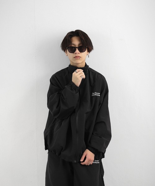 ZIP FIVE(ジップファイブ)の「【ZIP FIVE】 ワンポイント刺繍 ドローコード内蔵 ナイロン トラックジャケット 【セットアップ可能】(ナイロンジャケット・メンズ・ネイビー/チャコール/ブルー/ブラック・MEDIUM/LARGE)」の5枚目の写真