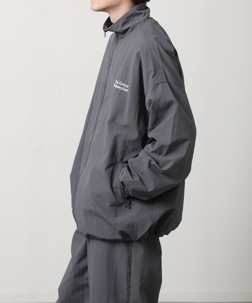 ZIP FIVE(ジップファイブ)の「【ZIP FIVE】 ワンポイント刺繍 ドローコード内蔵 ナイロン トラックジャケット 【セットアップ可能】(ナイロンジャケット・メンズ・ネイビー/チャコール/ブルー/ブラック・MEDIUM/LARGE)」の7枚目の写真