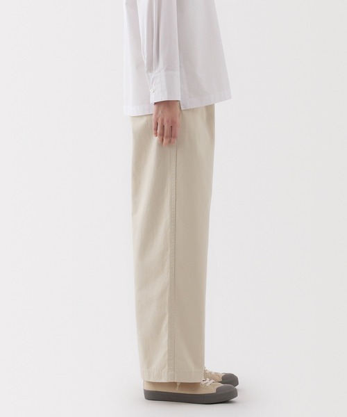 無印良品（ムジルシリョウヒン）の「婦人　ムラ糸　チノタックワイドパンツ（その他パンツ・レディース・ダークグレー/ダークベージュ/ブラック/アイボリー・S/M/L/XL）」の6枚目の写真