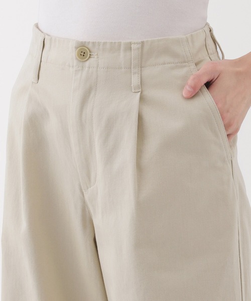 無印良品（ムジルシリョウヒン）の「婦人　ムラ糸　チノタックワイドパンツ（その他パンツ・レディース・ダークグレー/ダークベージュ/ブラック/アイボリー・S/M/L/XL）」の8枚目の写真
